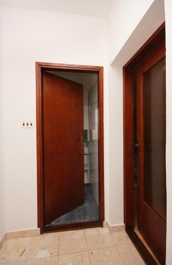 Apartment Vrbnik 5301B Eksteriør bilde