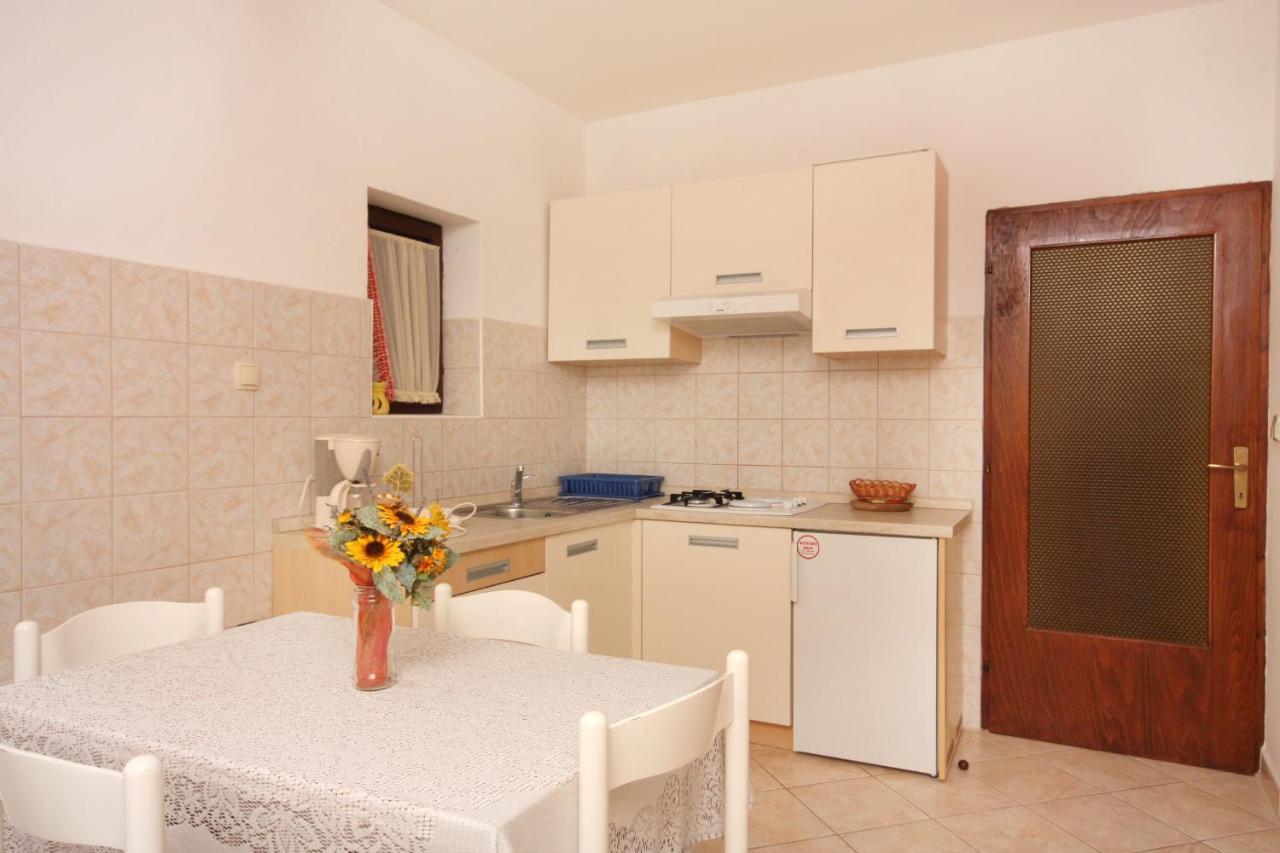 Apartment Vrbnik 5301B Eksteriør bilde