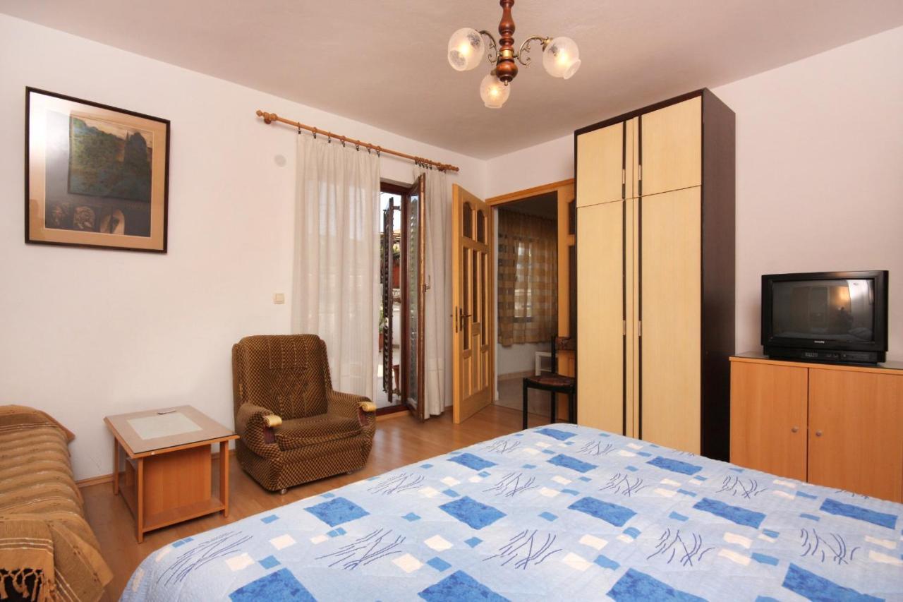 Apartment Vrbnik 5301B Eksteriør bilde